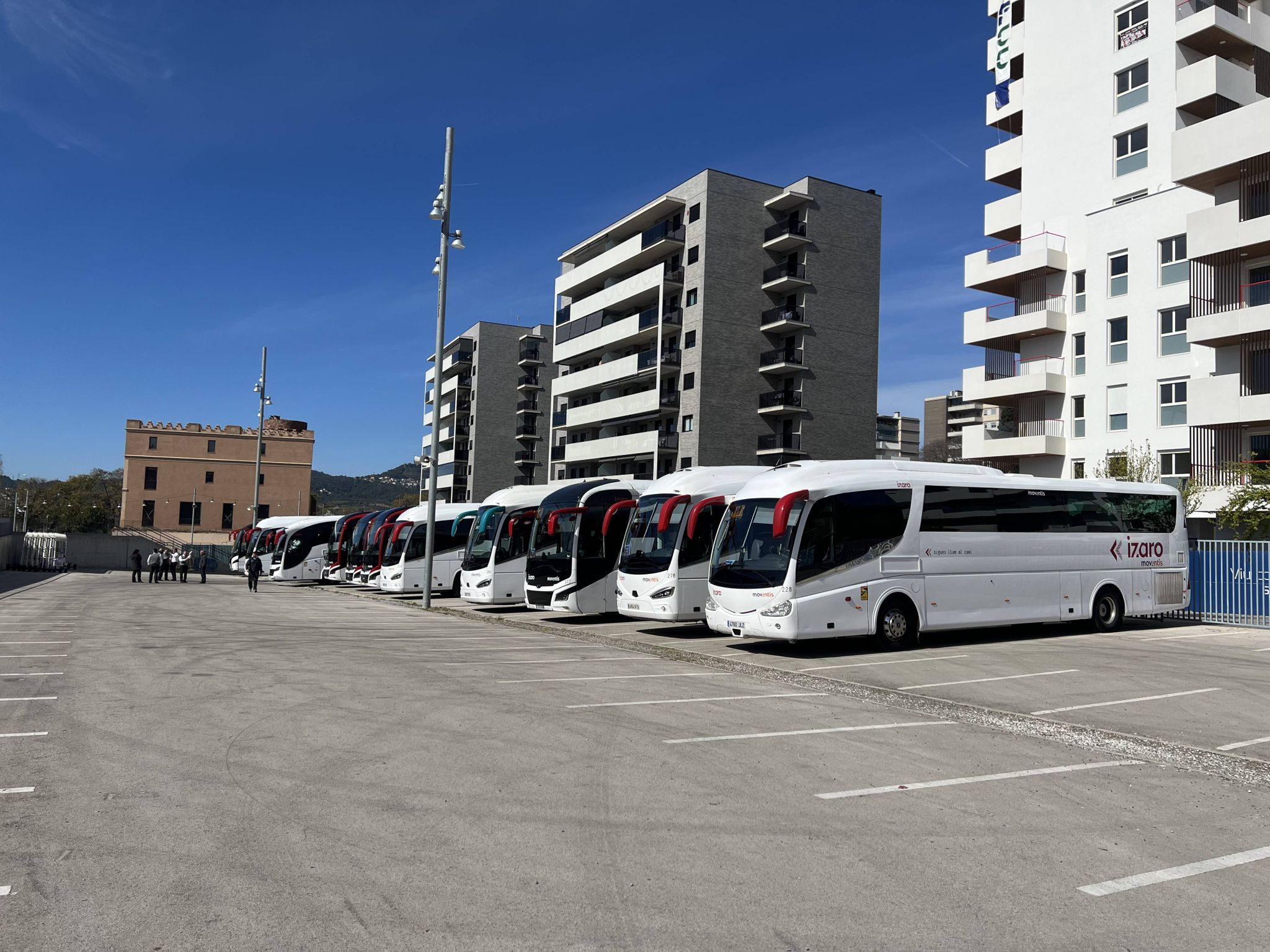 autocars izaro fcb 2